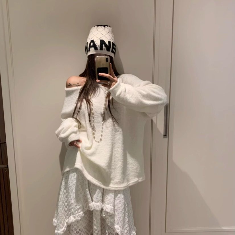 大领口宽松纯色长袖气质针织衫