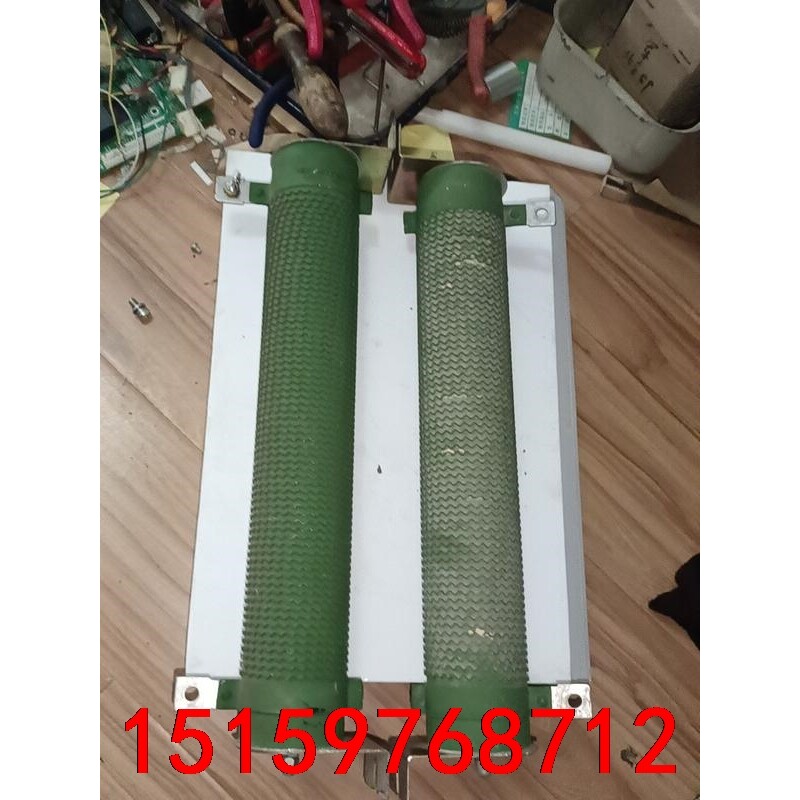 大功率负载电阻两个，估计750W60欧，具体见图打包卖，东西议价