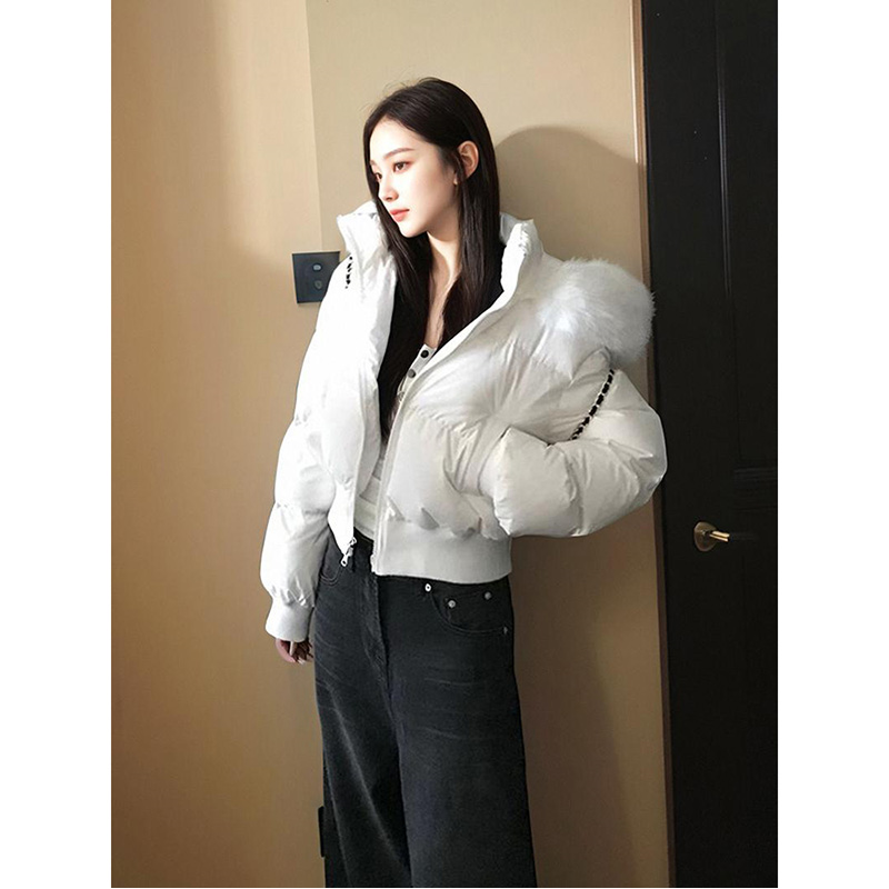 白色连帽毛领短款棉服女2026冬季穿搭收腰显瘦加厚保暖面包服外套