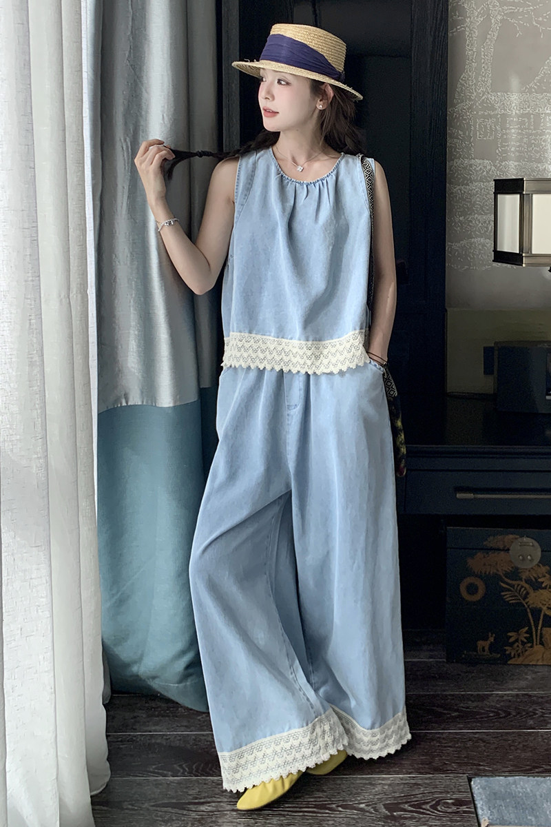 蓝色减龄时尚牛仔套装女2025夏新款蕾丝拼接圆领背心阔腿裤两件套,女装套装/套裙,2D043