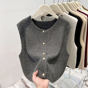 杏色奶fufu软糯小金扣针织马甲背心女春秋圆领显瘦温柔风上衣开衫