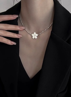 日韩合金材质白色镶钻花朵项链女