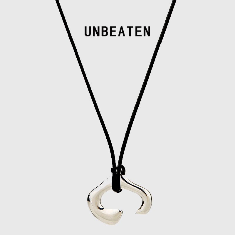 UNBEATEN新款棕色皮绳项链几何不规则银色吊坠小众百搭长款毛衣链