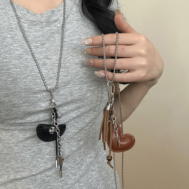 复古皮质十字架包吊坠项链女轻奢小众设计感长款毛衣链个性卫衣链