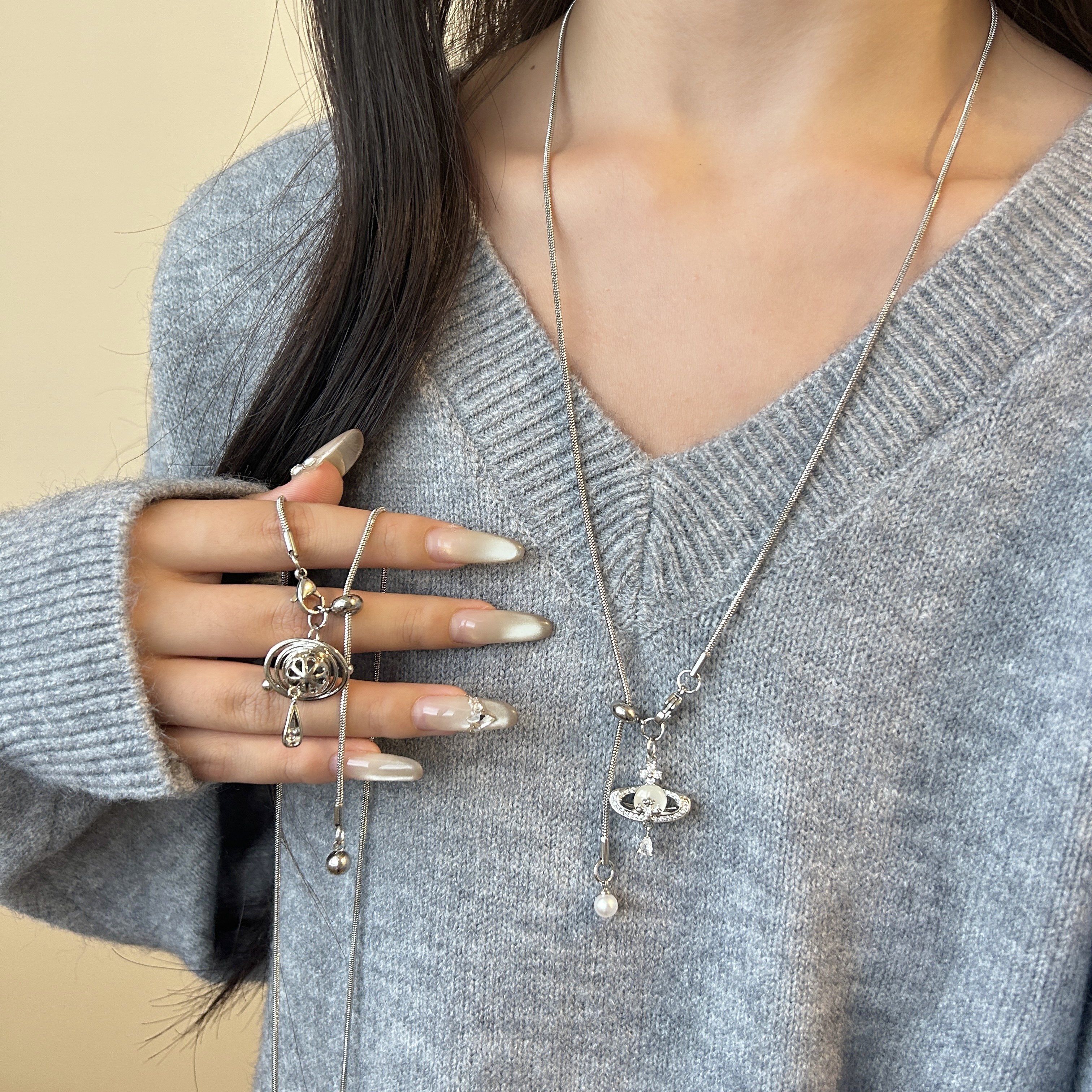 2025新款水滴土星吊坠项链女轻奢小众高级感长款可调节毛衣链配饰,饰品/流行首饰/时尚饰品新,项链,淘宝优惠券,粉丝福利购,淘宝优惠卷