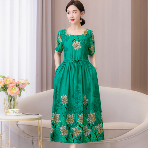 中老年妈妈新款显瘦棉绸大摆连衣裙2023减龄女夏季时尚外穿长裙子