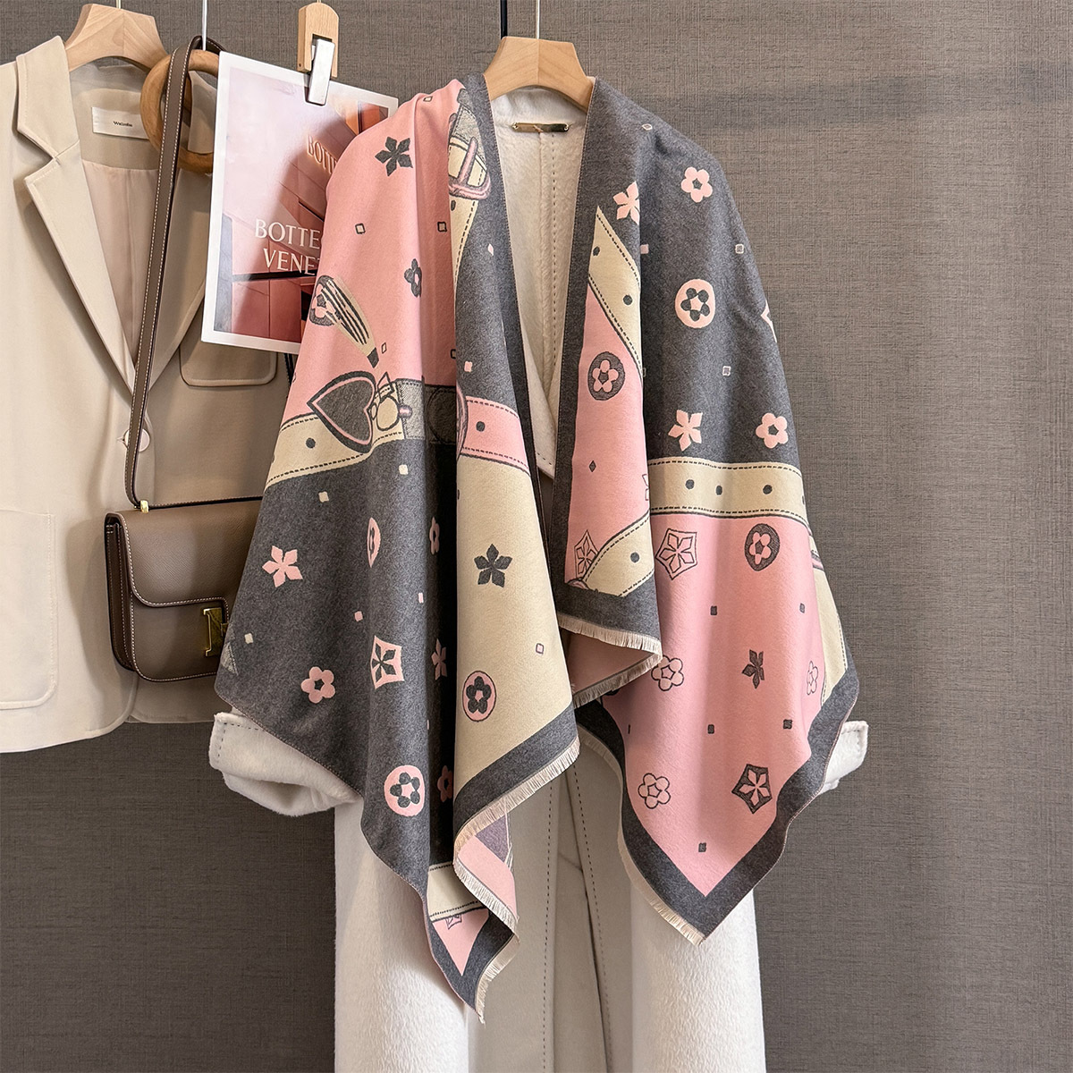 好看的温柔粉系秋冬仿羊绒围巾女士加厚保暖大披肩双面两用围脖