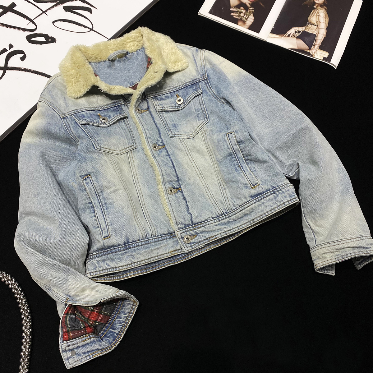 CCA自制设计感羔羊绒翻领夹棉牛仔外套浅蓝色加厚牛仔棉服夹克女