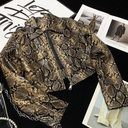 CCA自制美式辣妹风时髦蛇纹皮衣仿皮PU皮夹克拉链翻领短款皮外套