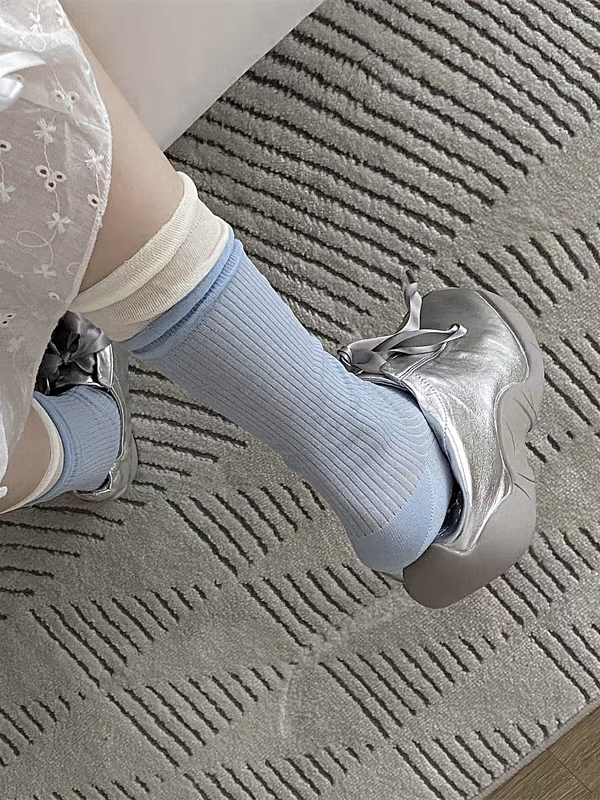 Baby蓝白好好看!双袜口假两件蓝白拼接!夏季搭配灰色运动鞋好韩