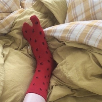 巨显高级的安可拉红被我找到啦！别具一格的出彩穿搭真的无法解决