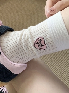 谁懂爱心堆堆袜的杀伤力！搭配短裙太好看啦！小白袜好穿又百搭耶