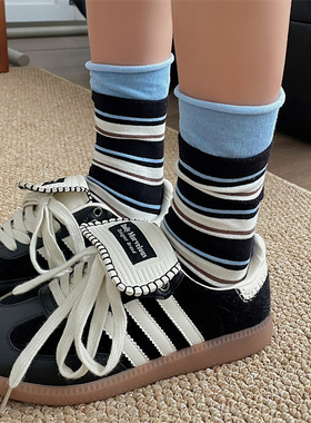 真的hin喜欢撞色袜子！黑蓝条纹拼接好高级-是学院风的叠穿堆堆袜