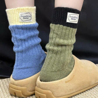 秋冬怎么能少了羊毛粗线袜子呢！袜口撞色~搭配勃肯鞋简直绝了！