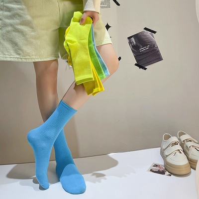 多巴胺少女的糖果色袜子来啦~蓝色竖条纹真的好显瘦粉色hin马卡龙