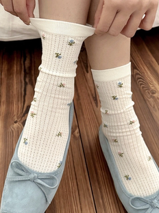 审美积累|浅浅的出现一下~ 分分钟投降小碎花袜子!白色网眼袜