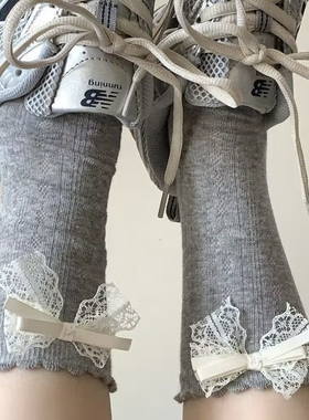 已经准备好做miu系甜美女孩了浅灰色真的很贵气啊!蕾丝蝴蝶结袜子