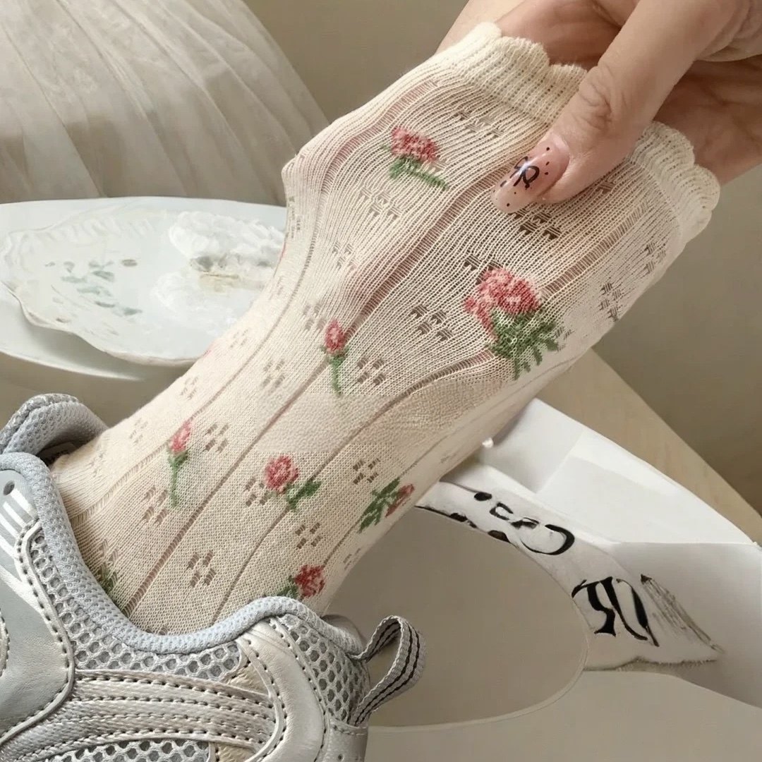 第一眼就喜欢的芭蕾风碎花袜子~木耳花边堆堆wa~小清新色系超百搭