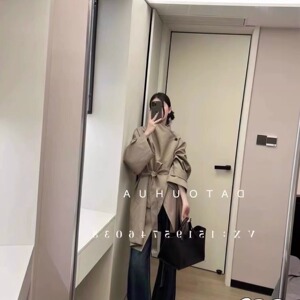 网红款2024秋冬设计感一粒扣搭片式立领宽松中长款英伦风风衣外套