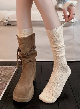 miu风芭蕾堆堆袜封神！白色镂空配短靴甜妹感拉满 氛围感穿搭bi备