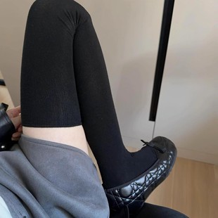 好搭 过膝袜 微压显瘦 这双黑色羊毛过膝袜让我直接告别秋裤