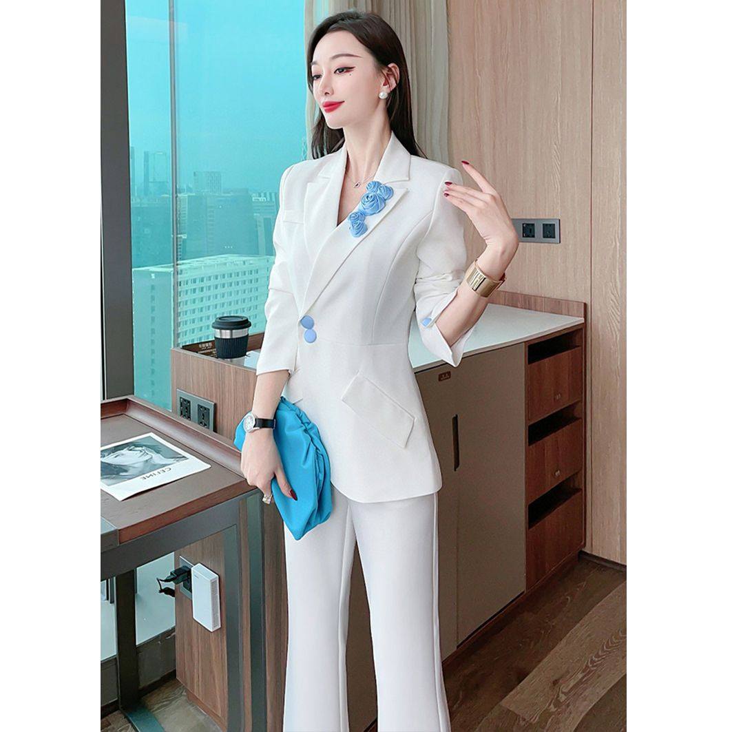 春秋新款高级感小众西装套装微喇长裤气质修身显瘦白色西服两件套