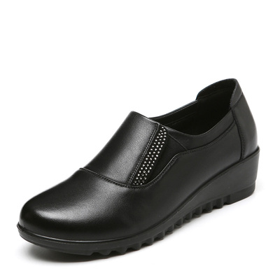 真皮乐福鞋2025年春秋季新款平跟软底软皮英伦风时尚舒大妈女鞋