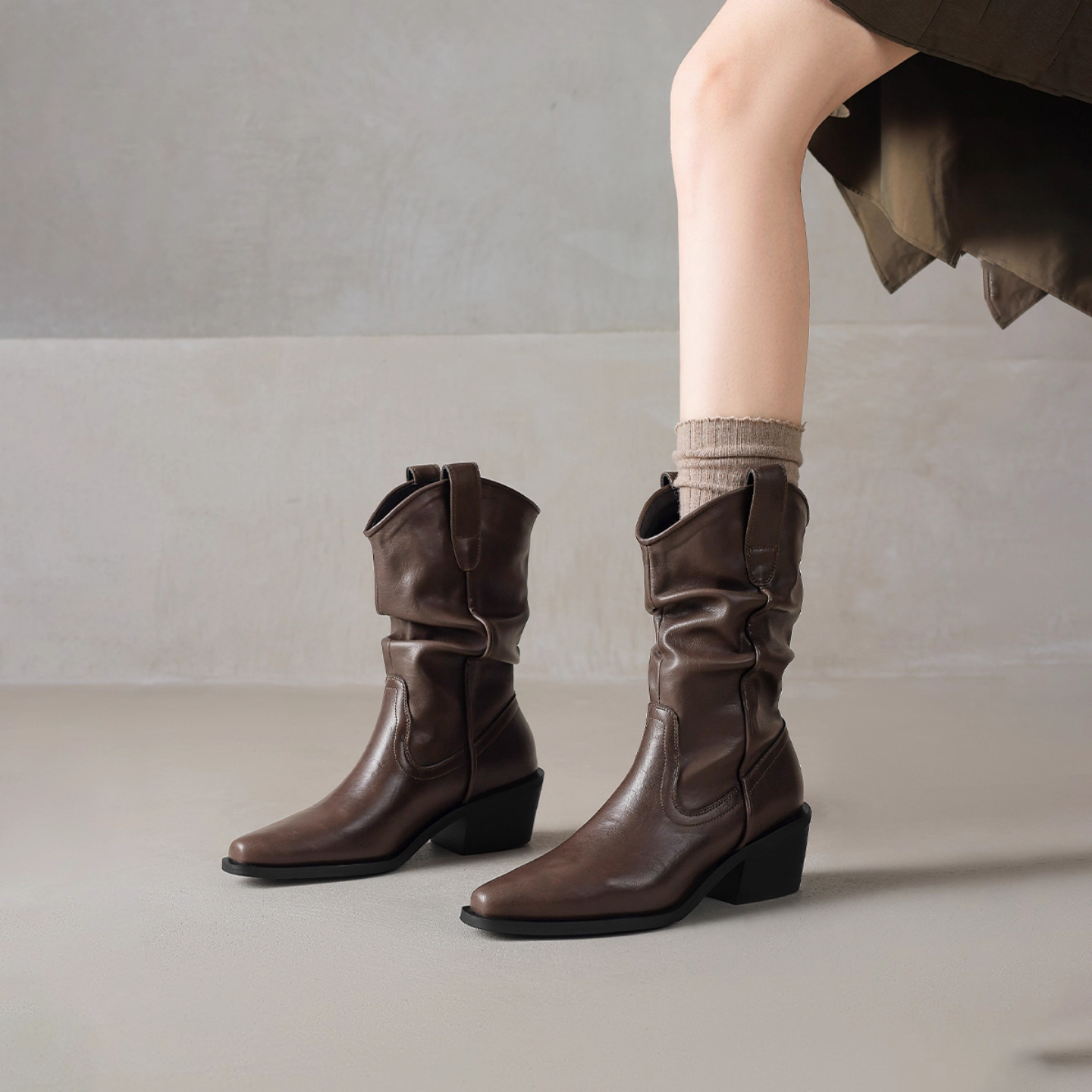 品牌真皮短靴女2025新款秋季美拉德堆堆靴西部牛仔靴尖头骑士靴