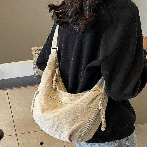 阿哟大容量休闲百搭斜挎包