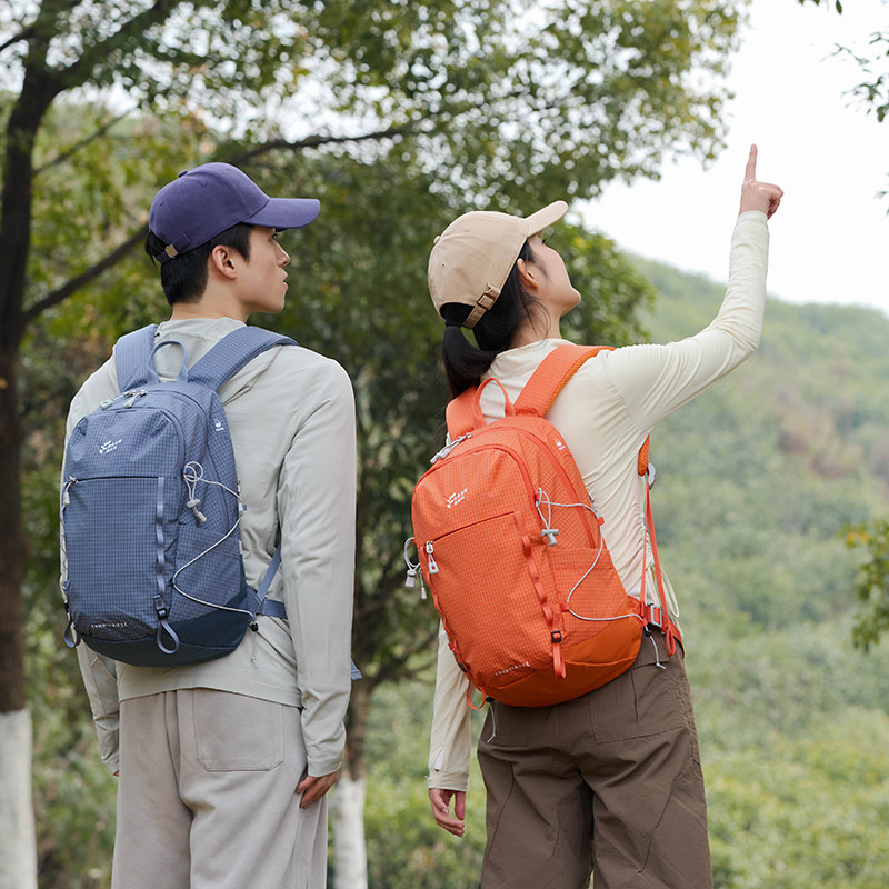 户外徒步登山大容量轻便双肩包
