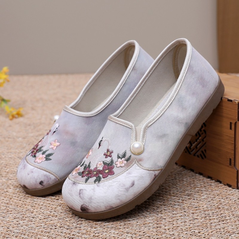 新款老北京布鞋女款绣花鞋软底中国风汉服鞋一脚蹬透气防滑妈妈鞋,女鞋,汉服鞋,淘宝优惠券,粉丝福利购,淘宝优惠卷