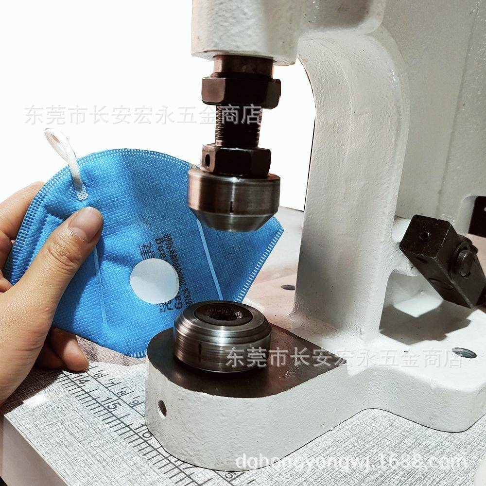 日产一万呼吸阀口罩打孔机27公分 N95口罩冲孔设备 呼吸阀打孔机