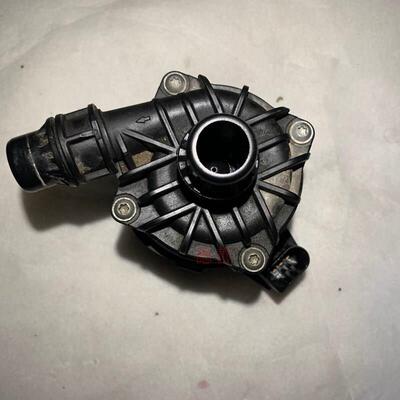 适用奔驰A45 GLA45 CLA45 G350 冷却液泵 低温水泵 辅助水泵