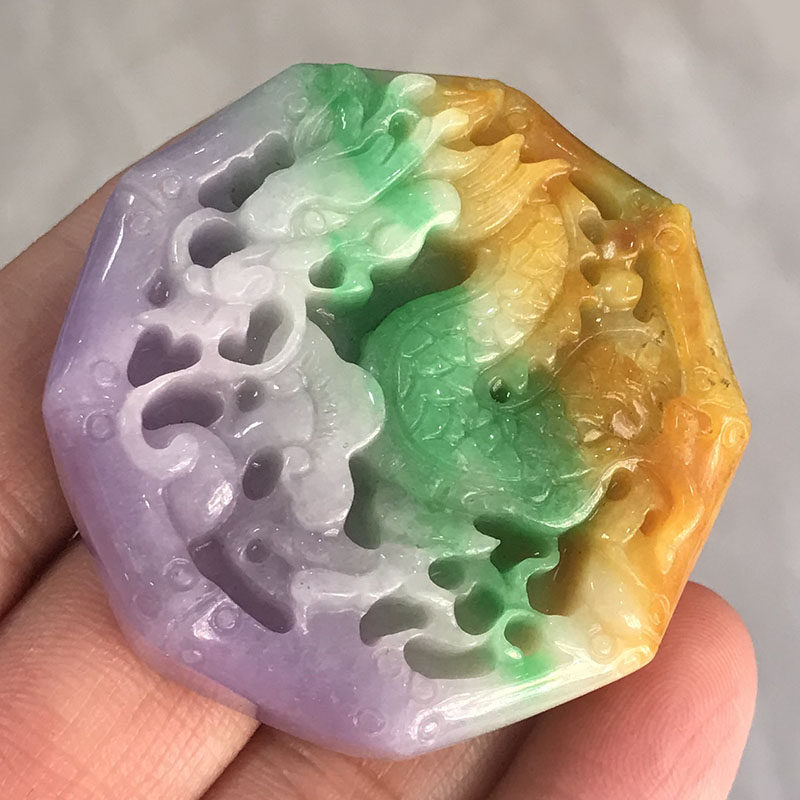 春三彩玉石双面龙牌挂件男女祥龙玉佩毛衣链翡翠三色神龙护主吊坠