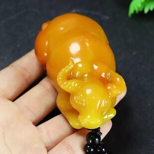 新疆玉石扭转乾坤手玩件仿玉石生肖牛摆件文玩把玩黄龙玉牛手把件