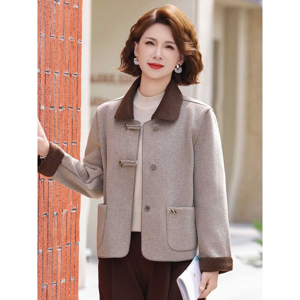 专柜新款妈妈秋装外套短款中年妇女夹克上衣中老年女装春秋大码呢