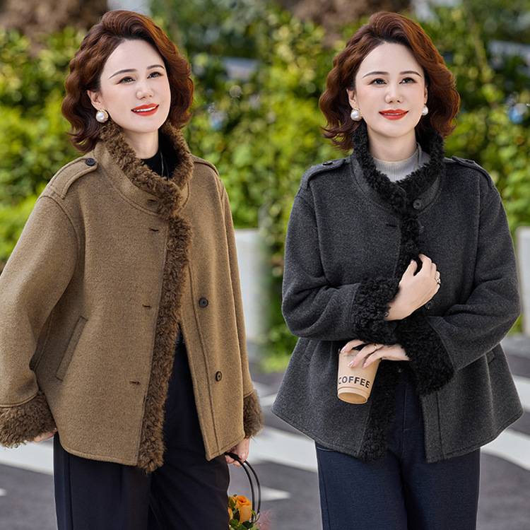 专柜妈妈秋装时尚气质拼接立领仿羊羔毛外套中老年女装秋冬季毛呢