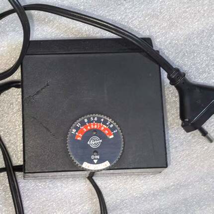 不用电池的DDR VEB ELGAWA N128闪光灯，东德制造，用220V交流电