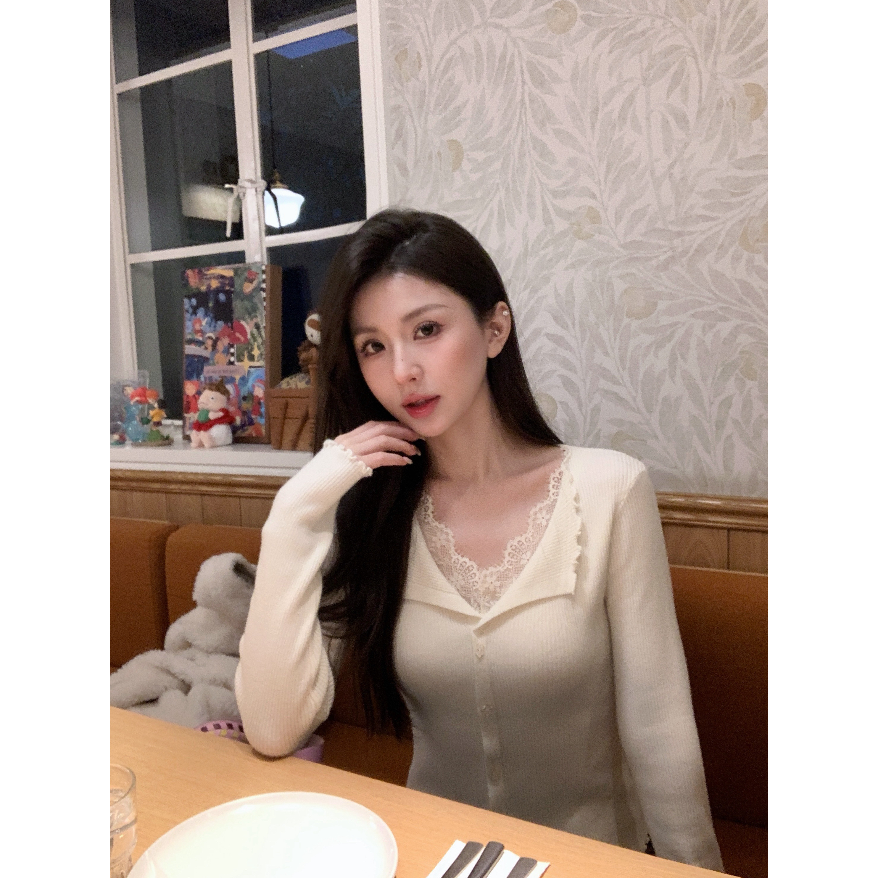 小象蕾丝拼接木耳边翻领针织上衣