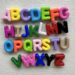 亚克力彩色卡通26个英文字母立体手工串珠diy手机链钥匙扣包材料