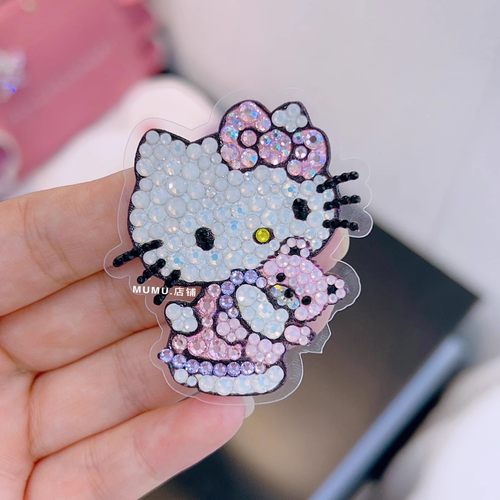 mumu饰品店铺。DIY定制贴纸手机壳耳机盒装饰品手帐包素材抱熊kt