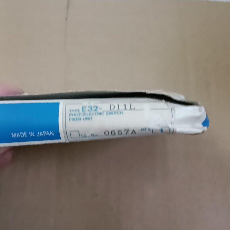 议价-原装欧姆龙E32-D11L光纤传感器，一盒有2条 X150=