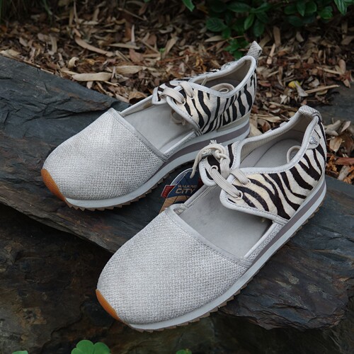 印度尼西亚外贸原单慢回弹鞋垫软底凉鞋包头鞋凉鞋宽楦大码女鞋