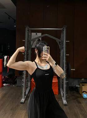 YoungPurpose运动健身显肩美背中短款修身交叉细带背心~自带胸垫