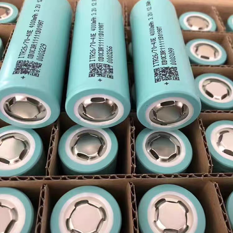 磷酸铁锂26700锂电池4000MAH 3.2V耐低温电摩三轮车膜筋充电电池-封面