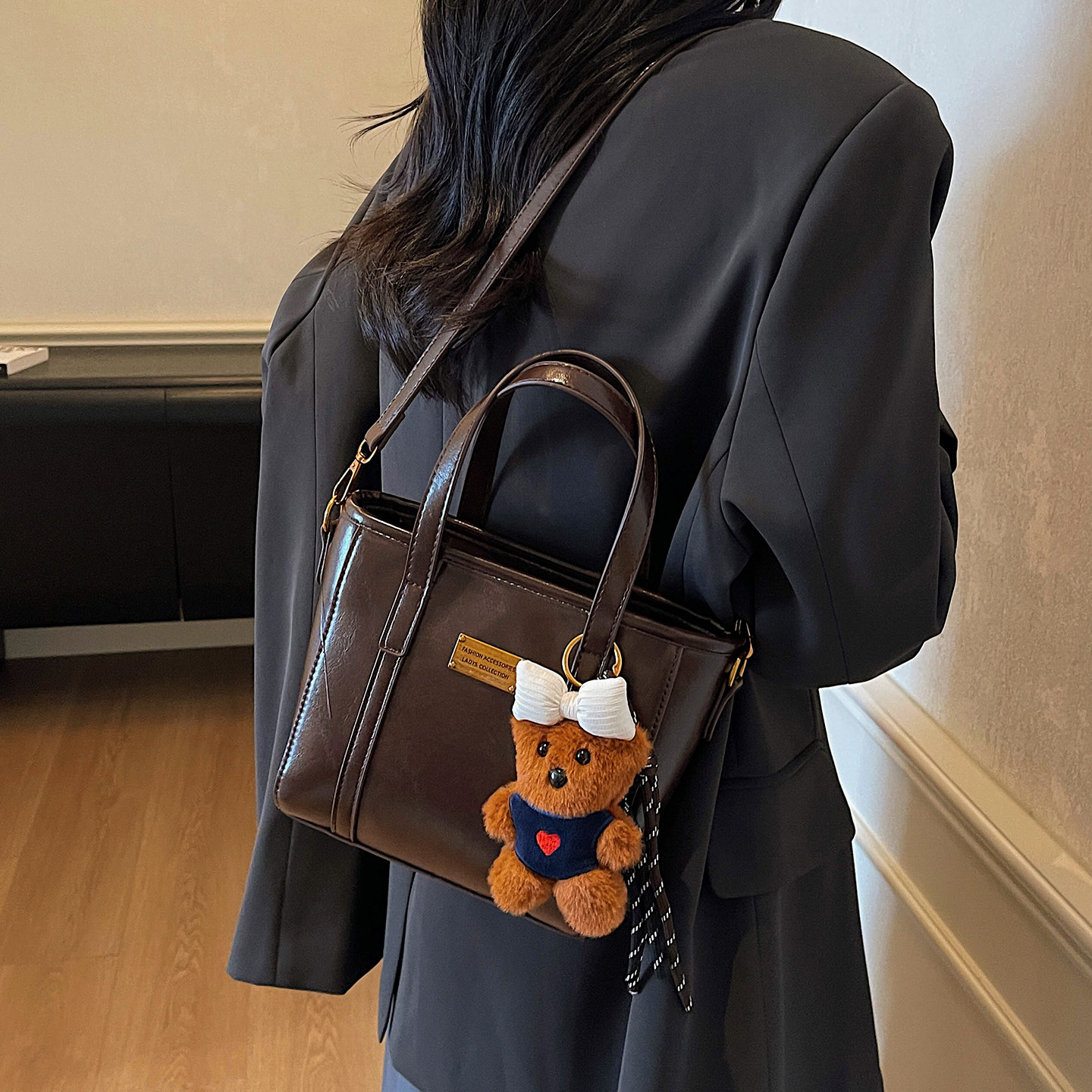 高级感手提包包女式2025新款时尚单肩斜挎包秋冬百搭水桶包通勤包,箱包皮具/热销女包/男包,水桶包,淘宝优惠券,粉丝福利购,淘宝优惠卷