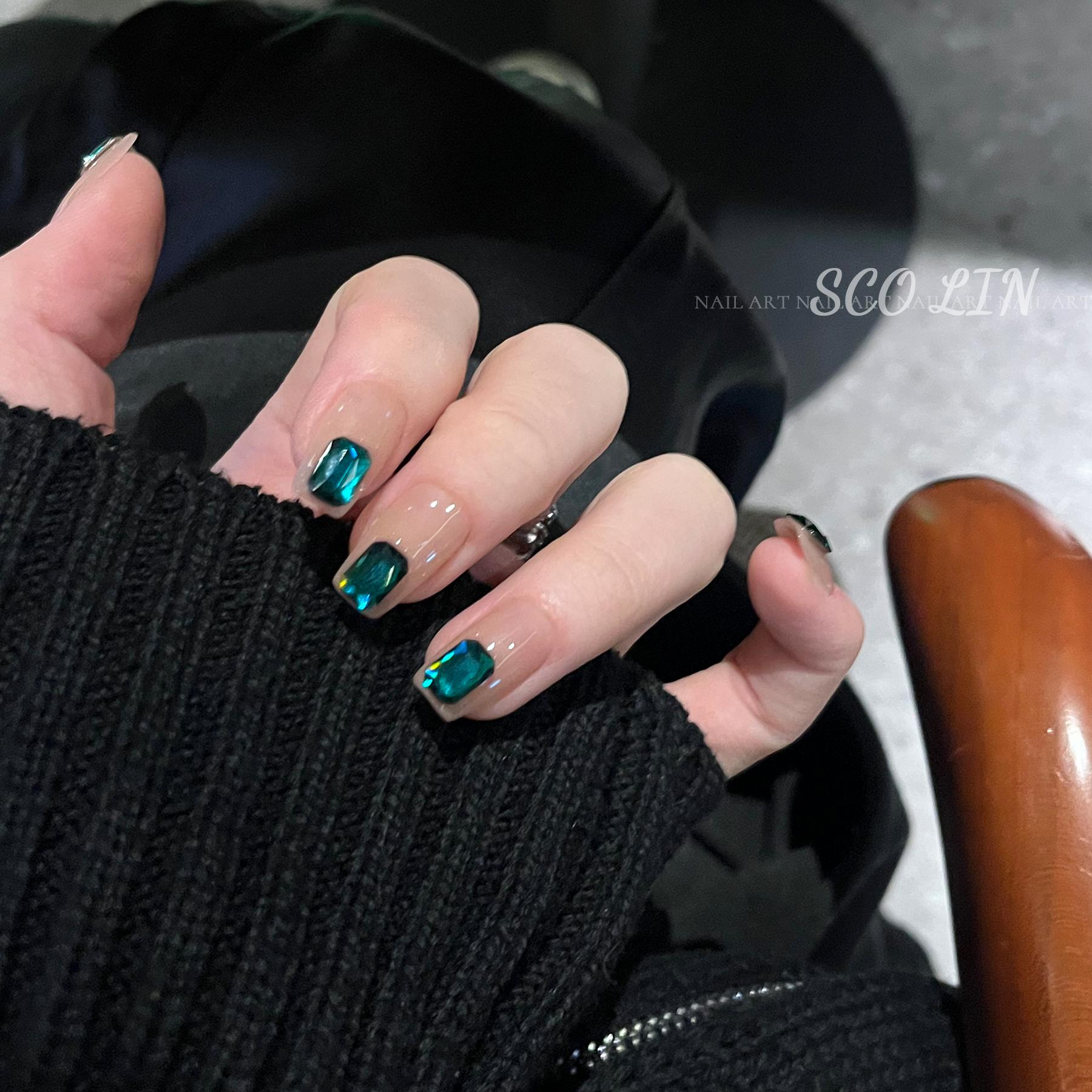 裸色祖母绿施华洛光疗方穿戴甲