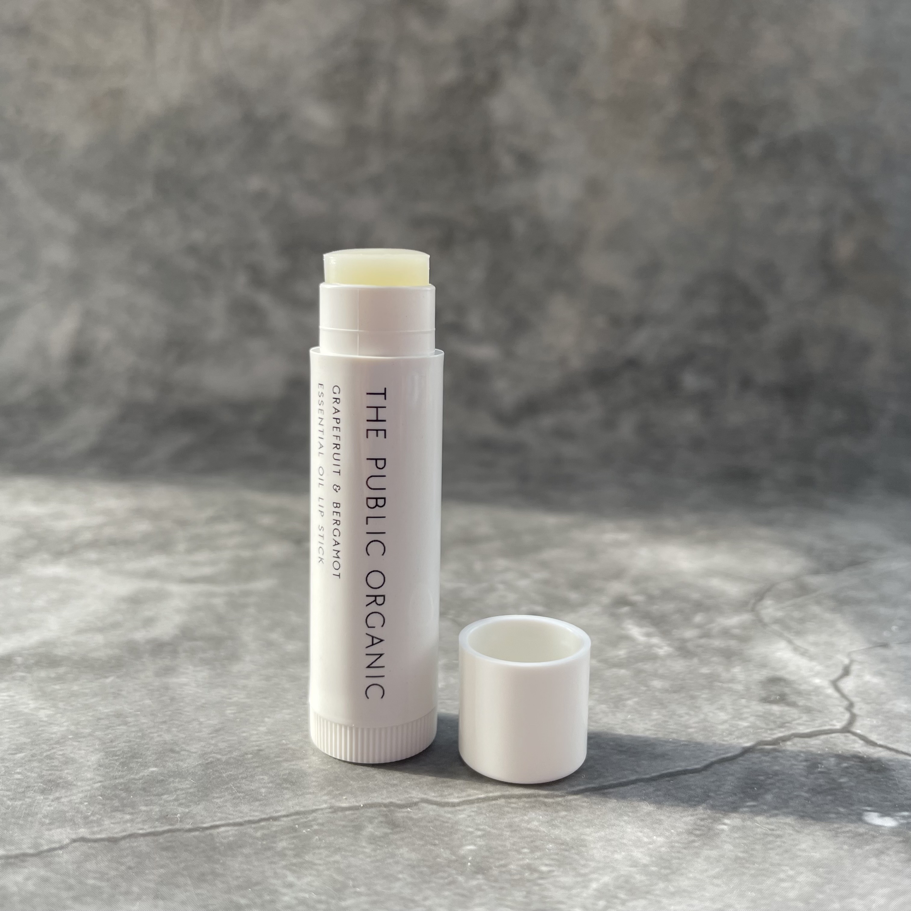 天然油脂的滋养 日本 THE PUBLIC ORGANIC 精油润唇膏 4g舒缓淡纹