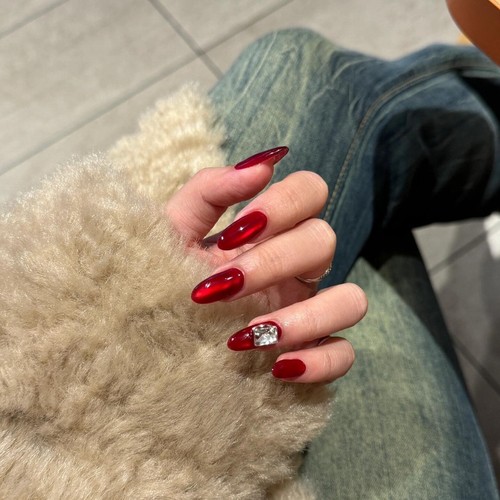 鸽子血猫眼手工穿戴甲红宝石玻璃珠红色新年成品美甲短款指甲贴片