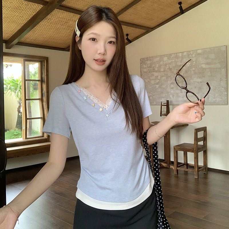 哺乳夏装外出大码假两件V领蕾丝短袖T恤产后辣妈款显瘦喂奶期上衣